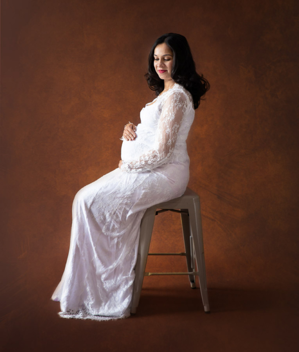 maternity photographer Dubai A mom to be