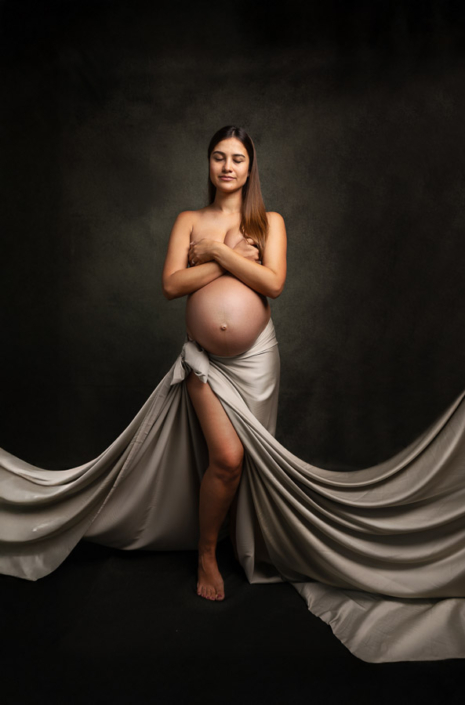 Maternity photoshoot at home in Dubai