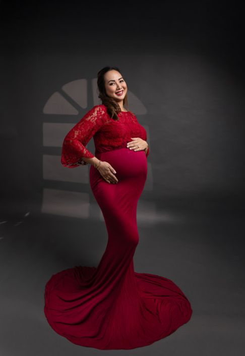 Glamorous maternity photography session in Abu Dhabi studio