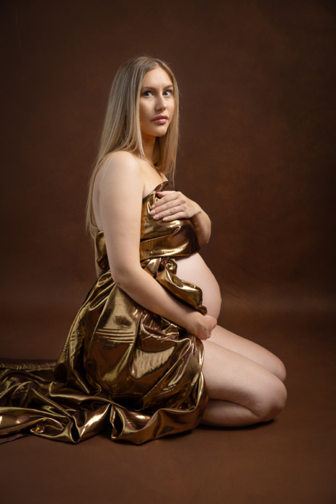Golden drape maternity photoshoot – Dubai maternity photographer | Arpna Photography