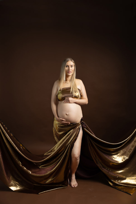 indoor maternity photoshoot – Dubai maternity photographer | Arpna Photography