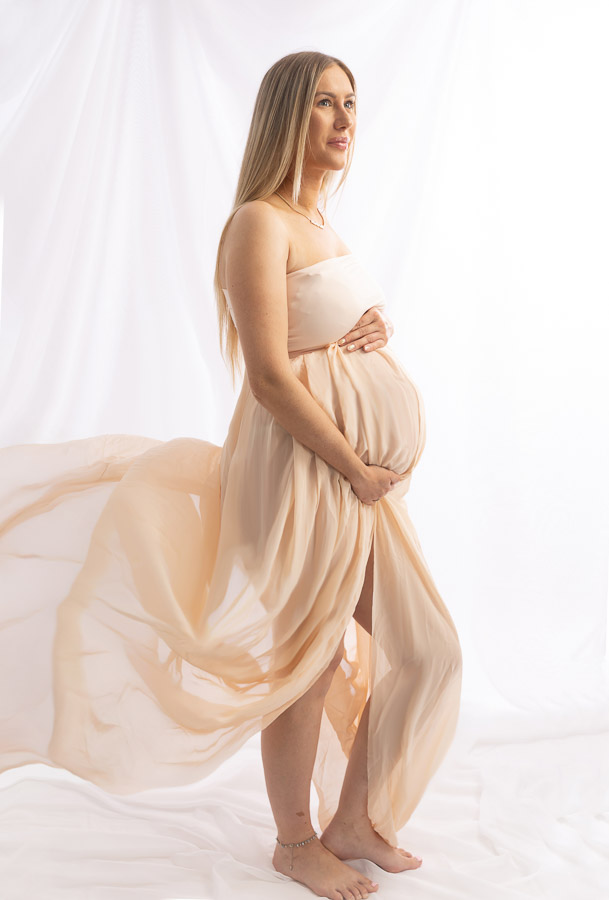 Minimalist nude fabric drape maternity photoshoot – Sharjah maternity photographer | Arpna Photography