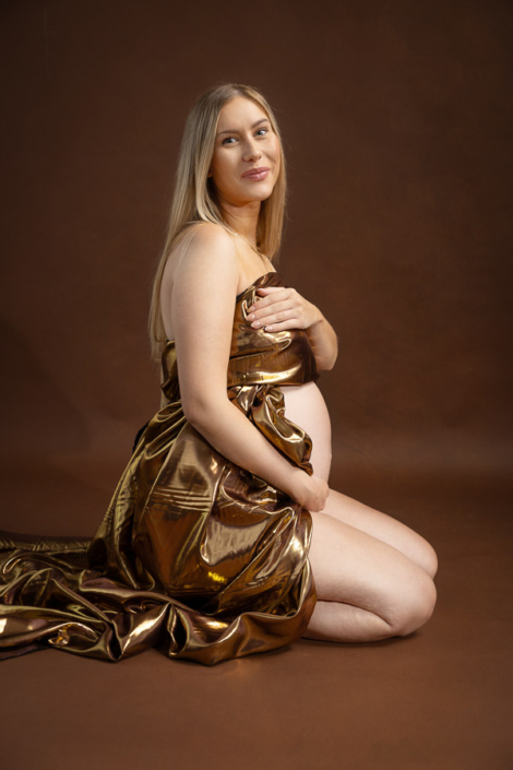 metalic maternity gown maternity photoshoot – Dubai maternity photographer | Arpna Photography