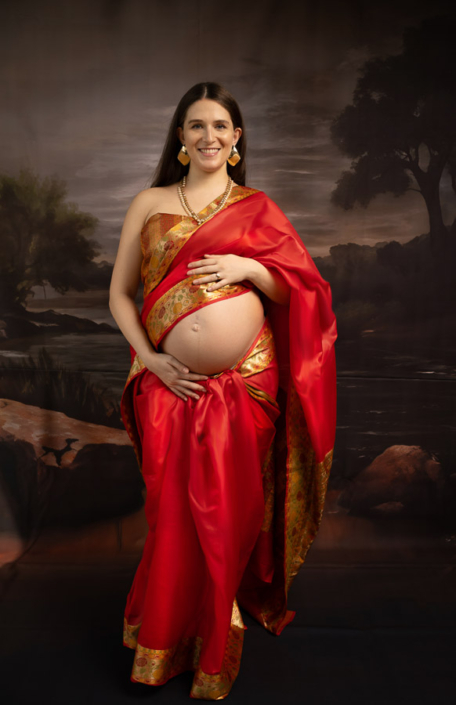 maternity-photographer-dubai-indoor-portrait