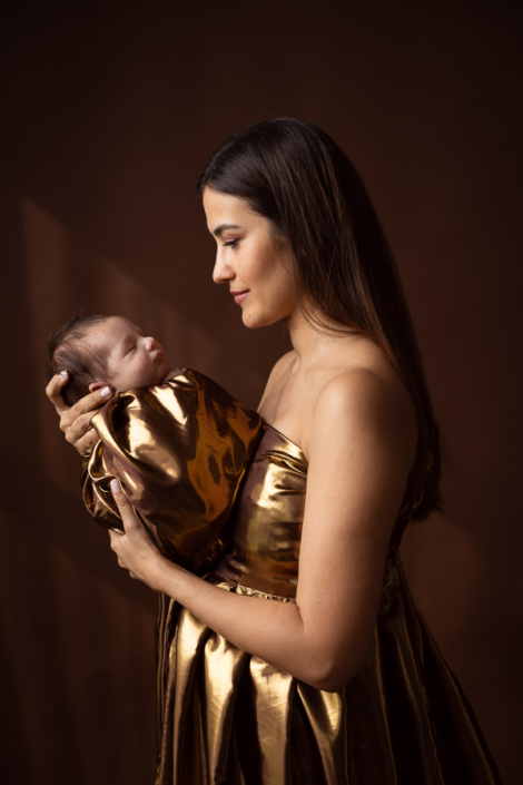 newborn-photography-dubai-mother-baby-portrait-arpna