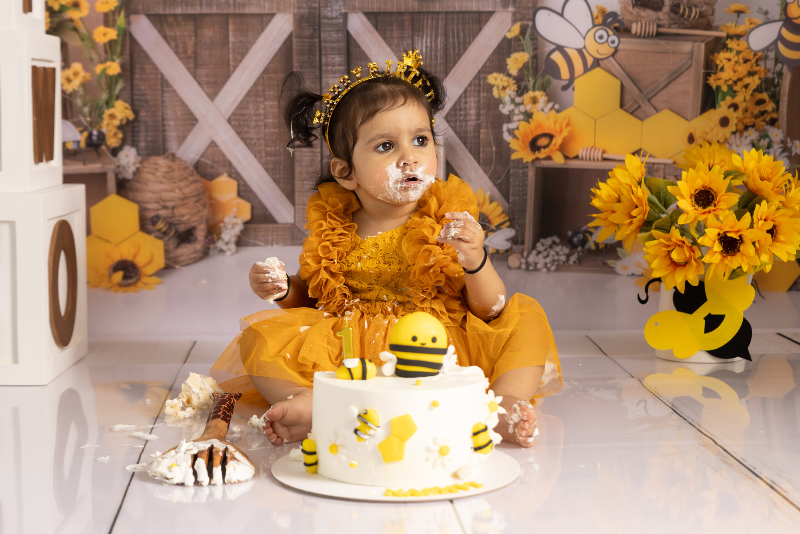Clean Portrait Cake Smash Session